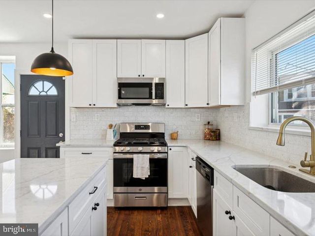 7012 W PASSYUNK AVE, Philadelphia, PA 19142