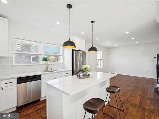 7012 W PASSYUNK AVE, Philadelphia, PA 19142