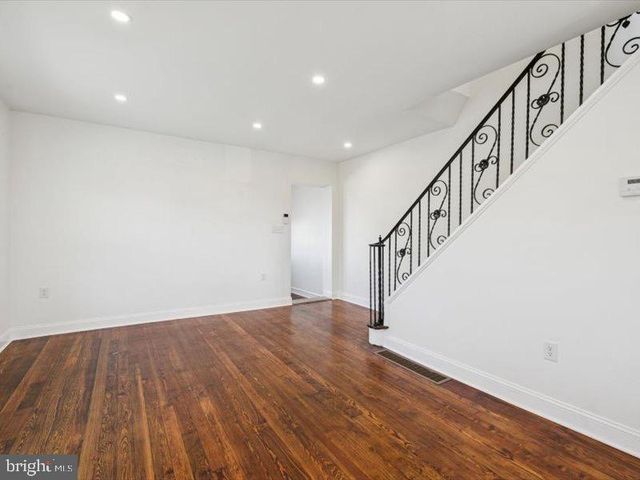 7012 W PASSYUNK AVE, Philadelphia, PA 19142