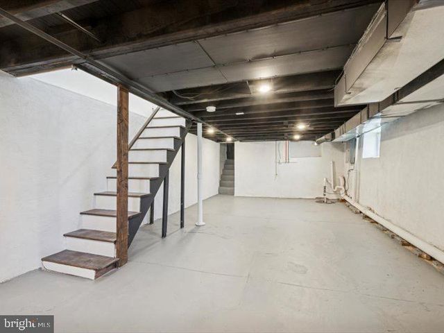 7012 W PASSYUNK AVE, Philadelphia, PA 19142