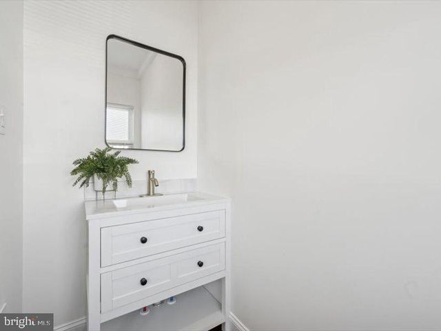 7012 W PASSYUNK AVE, Philadelphia, PA 19142