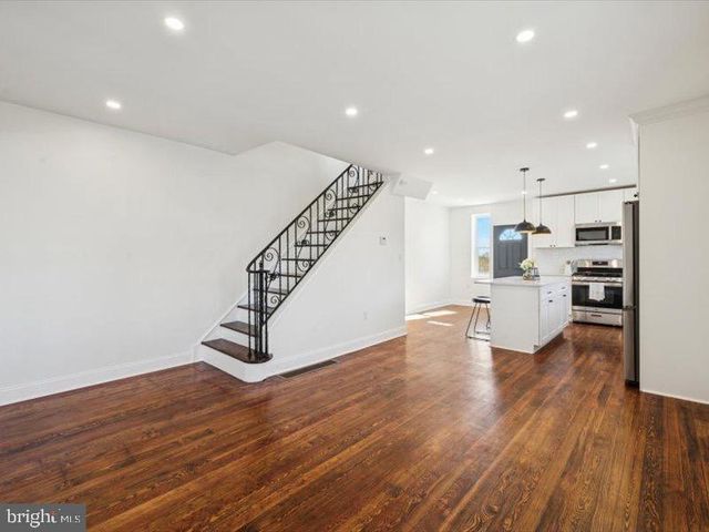 7012 W PASSYUNK AVE, Philadelphia, PA 19142