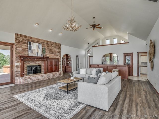 423310 E 1169 Road, Eufaula, OK 74432