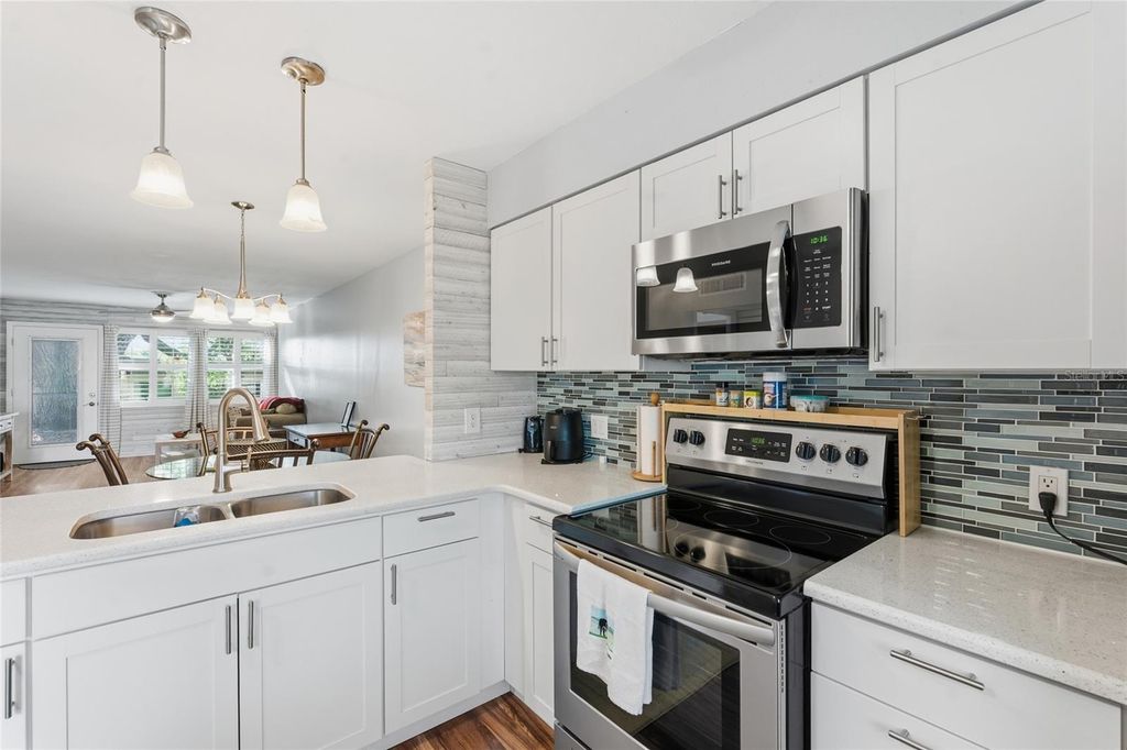 Image 10 of property listing at 2935 FEATHER DRIVE 65-D, Clearwater, FL 33759