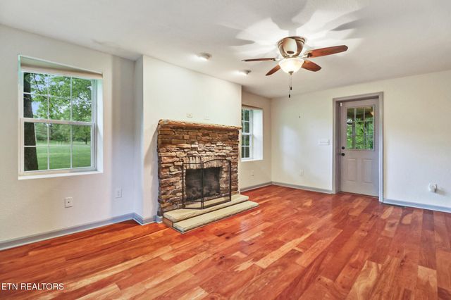 642 Pigeon Ridge Rd, Crossville, TN 38555