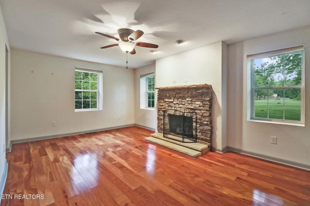 642 Pigeon Ridge Rd, Crossville, TN 38555