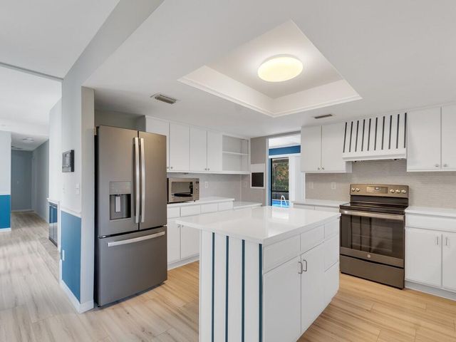1070 47th Avenue SW, Vero Beach, FL 32968