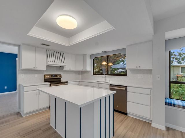 1070 47th Avenue SW, Vero Beach, FL 32968