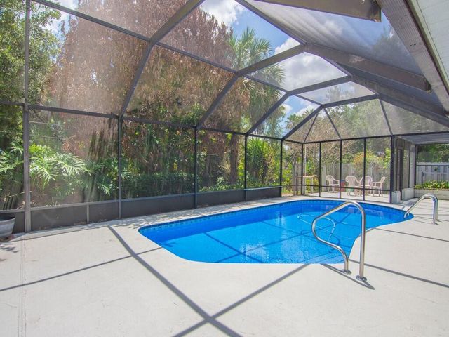 1070 47th Avenue SW, Vero Beach, FL 32968