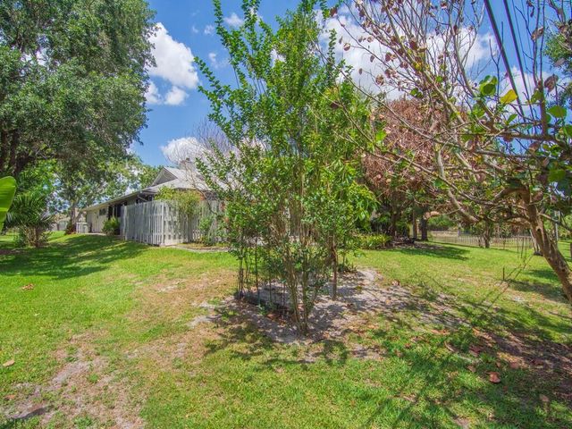 1070 47th Avenue SW, Vero Beach, FL 32968