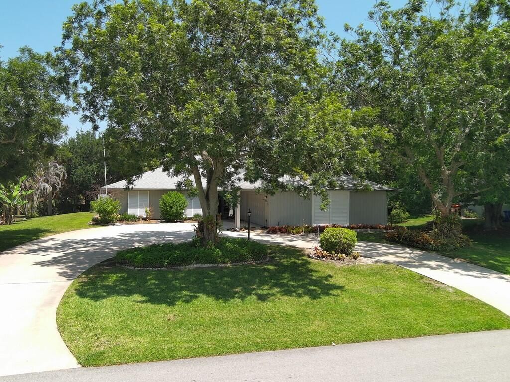 1070 47th Avenue SW, Vero Beach, FL 32968
