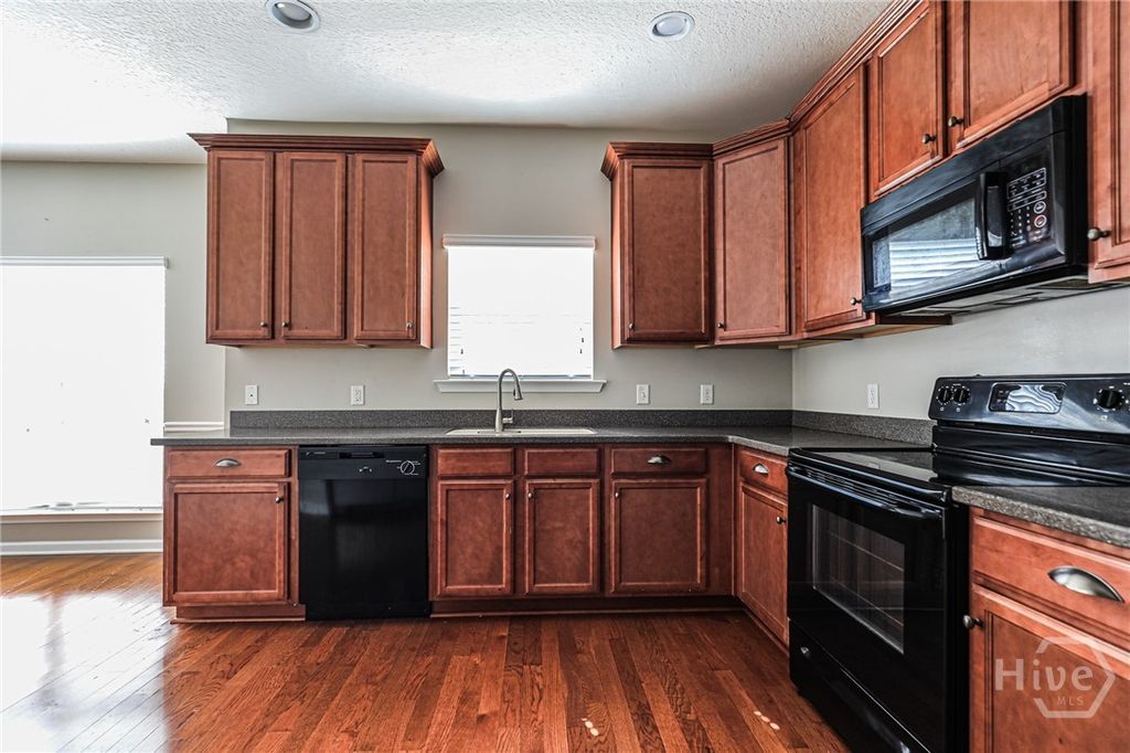 Image 10 of property listing at 72 Rhett Lane, Richmond Hill, GA 31324