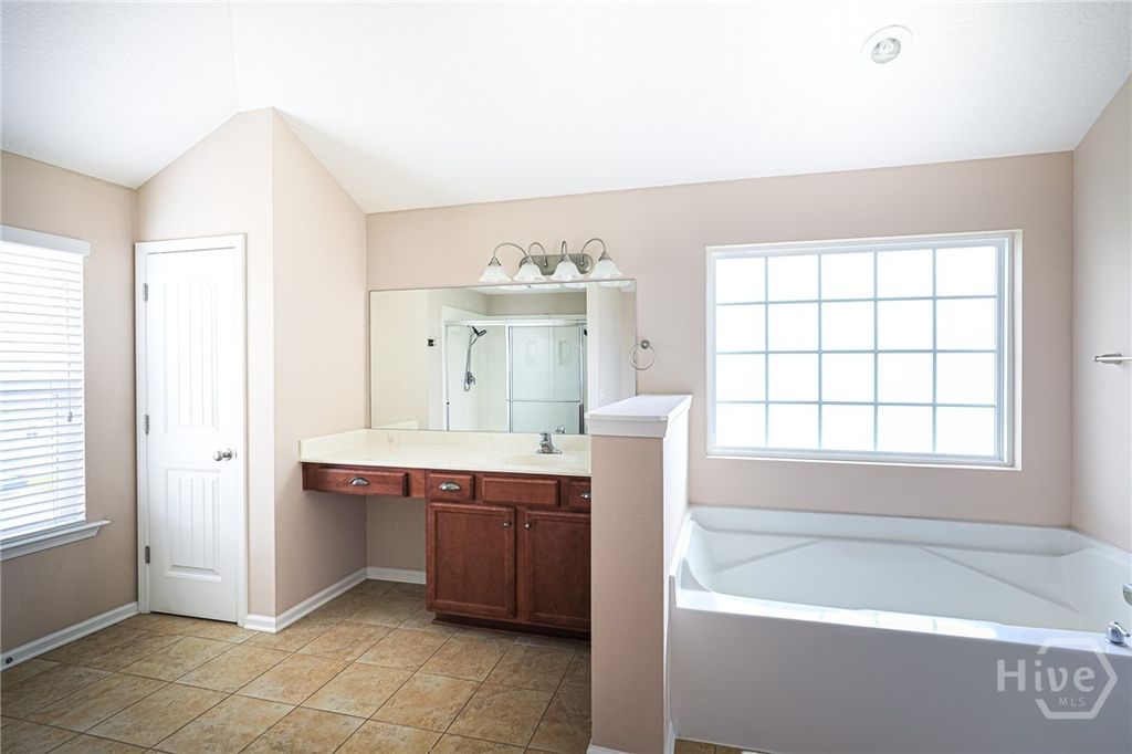 Image 16 of property listing at 72 Rhett Lane, Richmond Hill, GA 31324