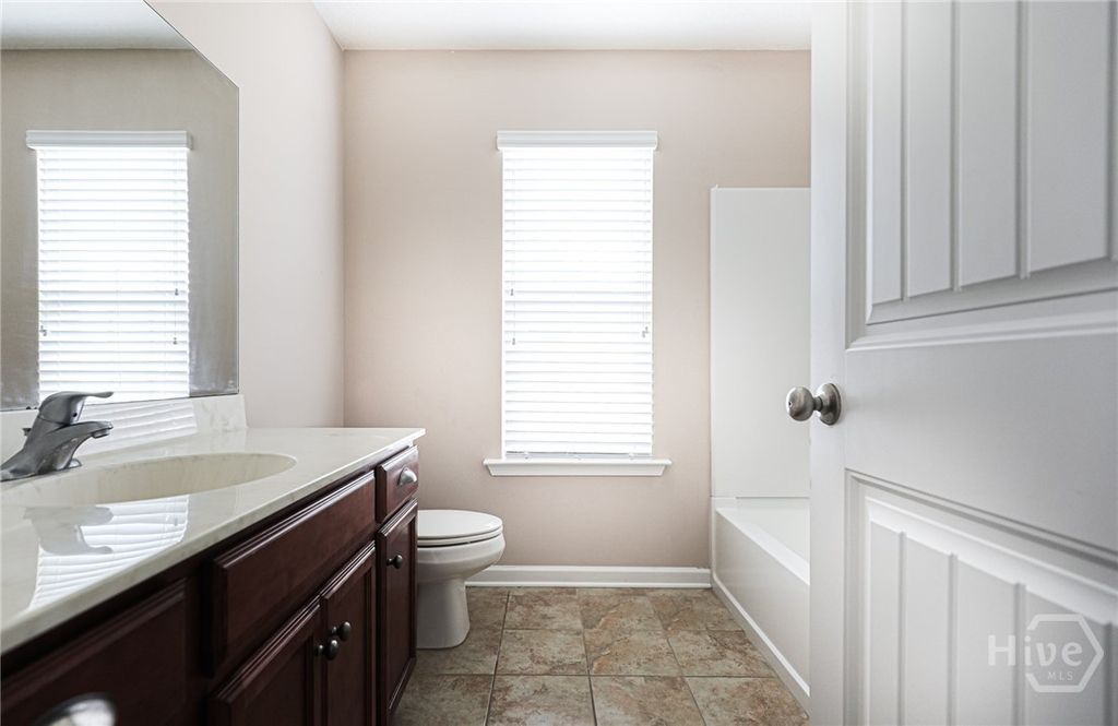 Image 23 of property listing at 72 Rhett Lane, Richmond Hill, GA 31324