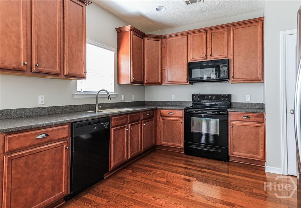 Image 8 of property listing at 72 Rhett Lane, Richmond Hill, GA 31324