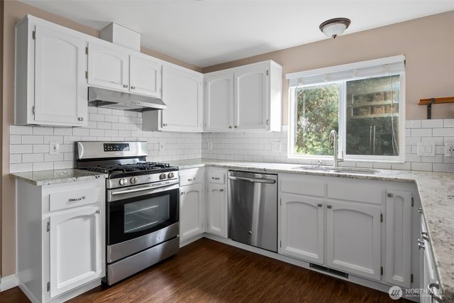 1433 Martha Way, Oak Harbor, WA 98277