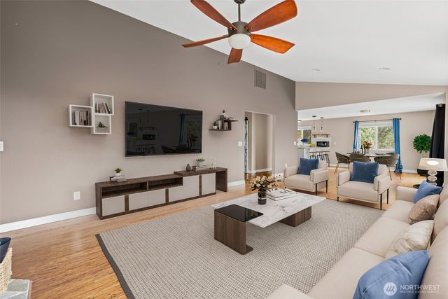 1433 Martha Way, Oak Harbor, WA 98277