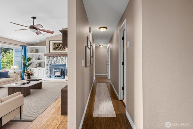 1433 Martha Way, Oak Harbor, WA 98277