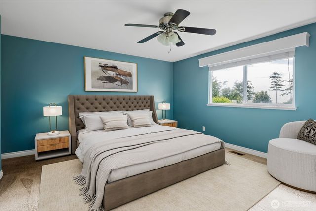 1433 Martha Way, Oak Harbor, WA 98277