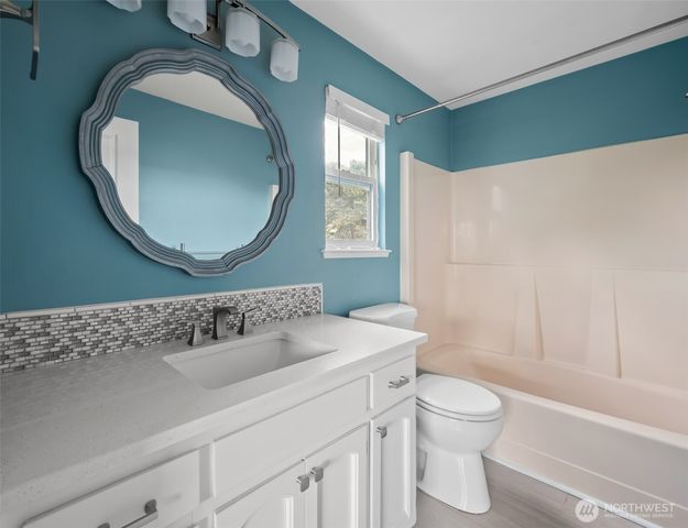 1433 Martha Way, Oak Harbor, WA 98277