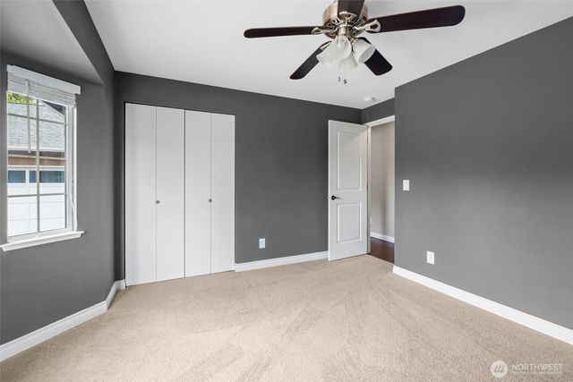1433 Martha Way, Oak Harbor, WA 98277