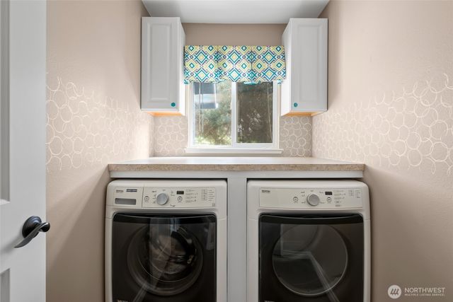 1433 Martha Way, Oak Harbor, WA 98277