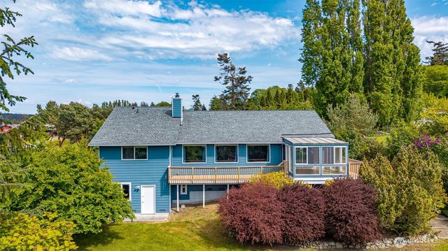 1433 Martha Way, Oak Harbor, WA 98277