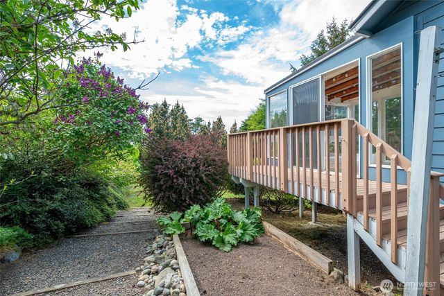 1433 Martha Way, Oak Harbor, WA 98277