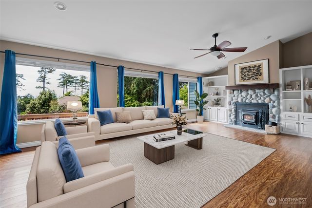 1433 Martha Way, Oak Harbor, WA 98277