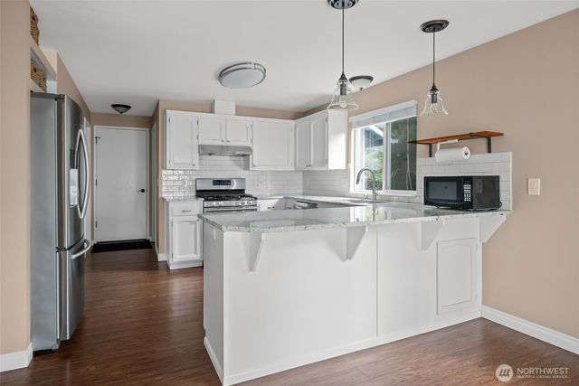1433 Martha Way, Oak Harbor, WA 98277