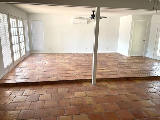 1403 Kingfisher Dr, Beeville, TX 78102