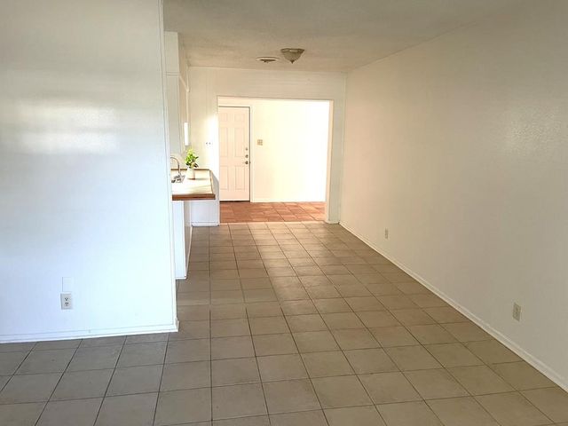 1403 Kingfisher Dr, Beeville, TX 78102