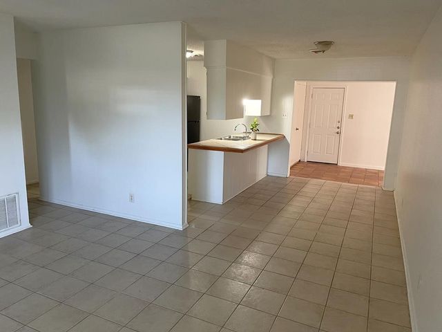 1403 Kingfisher Dr, Beeville, TX 78102