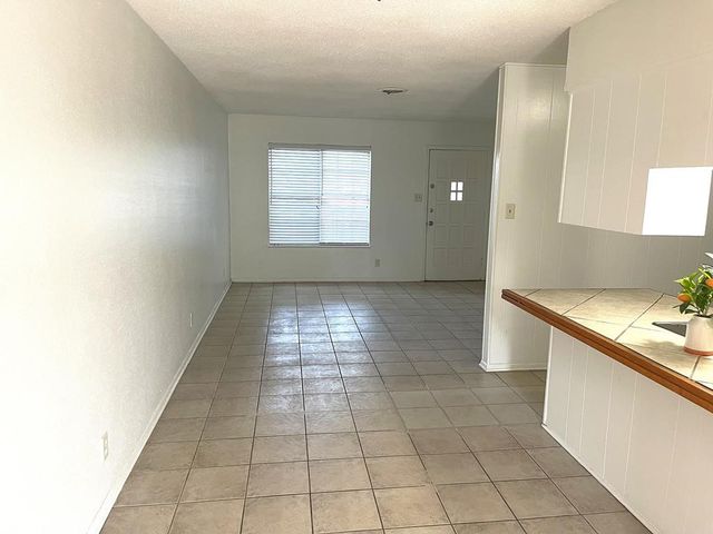 1403 Kingfisher Dr, Beeville, TX 78102