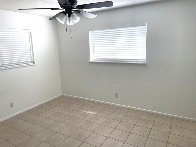 1403 Kingfisher Dr, Beeville, TX 78102