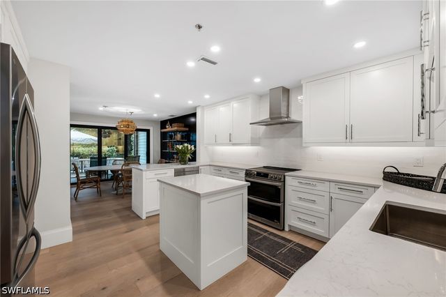 569 PARK SHORE DR G5, Naples, FL 34103