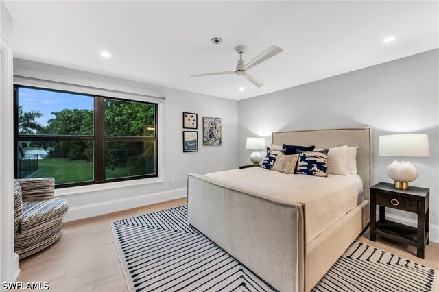 569 PARK SHORE DR G5, Naples, FL 34103