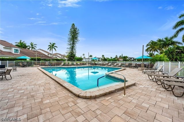 569 PARK SHORE DR G5, Naples, FL 34103