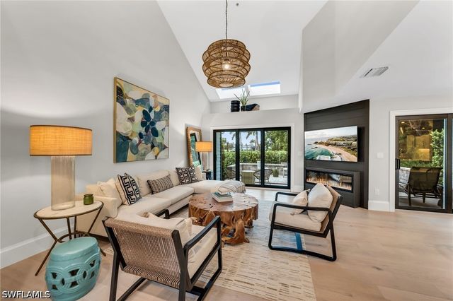 569 PARK SHORE DR G5, Naples, FL 34103