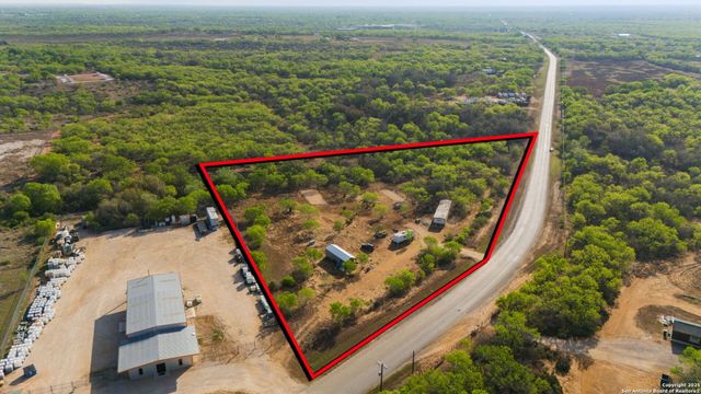 781 Corgey Rd, Pleasanton, TX 78064