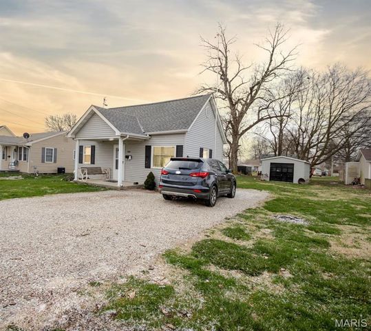 104 Hazel Street, Jerseyville, IL 62052