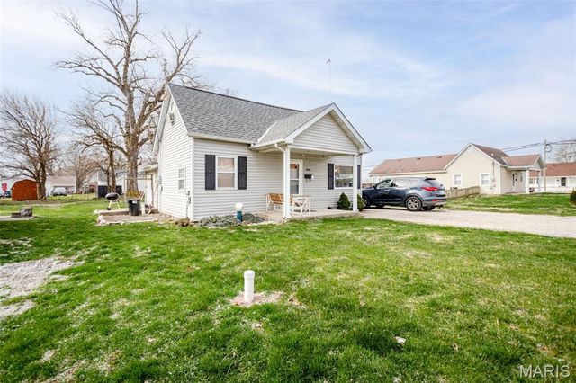 104 Hazel Street, Jerseyville, IL 62052