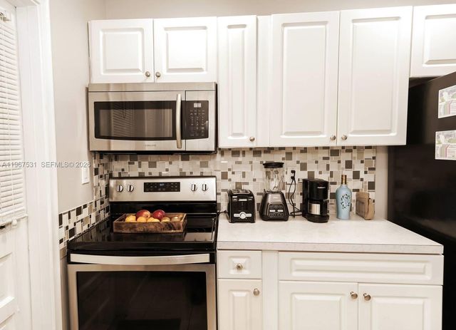 20 SE 12th St, Dania Beach, FL 33004