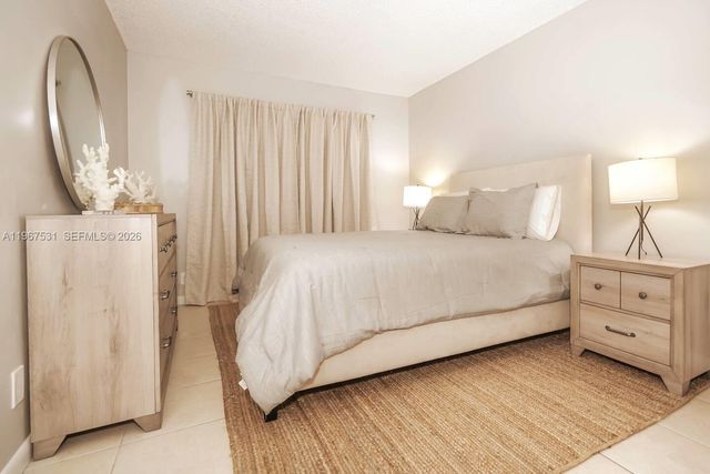 20 SE 12th St, Dania Beach, FL 33004