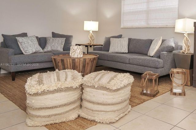 20 SE 12th St, Dania Beach, FL 33004