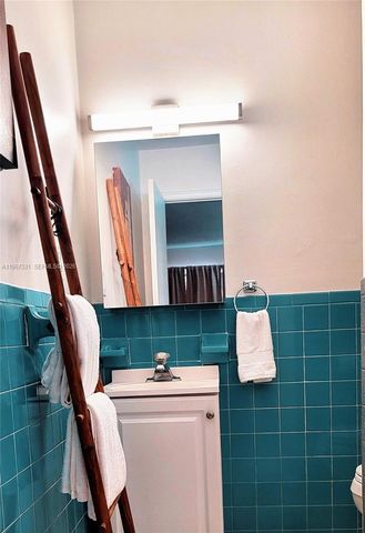 20 SE 12th St, Dania Beach, FL 33004