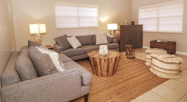 20 SE 12th St, Dania Beach, FL 33004