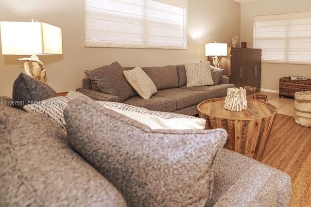 20 SE 12th St, Dania Beach, FL 33004