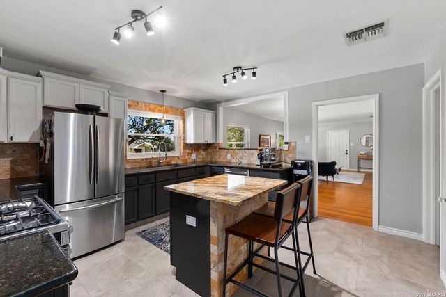 114 Blakeley Dr, San Antonio, TX 78209