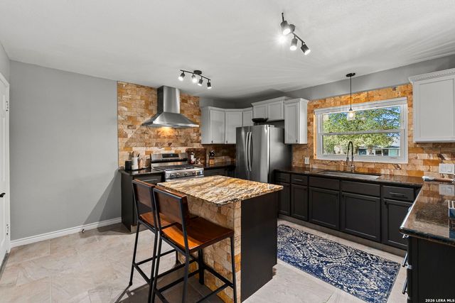 114 Blakeley Dr, San Antonio, TX 78209